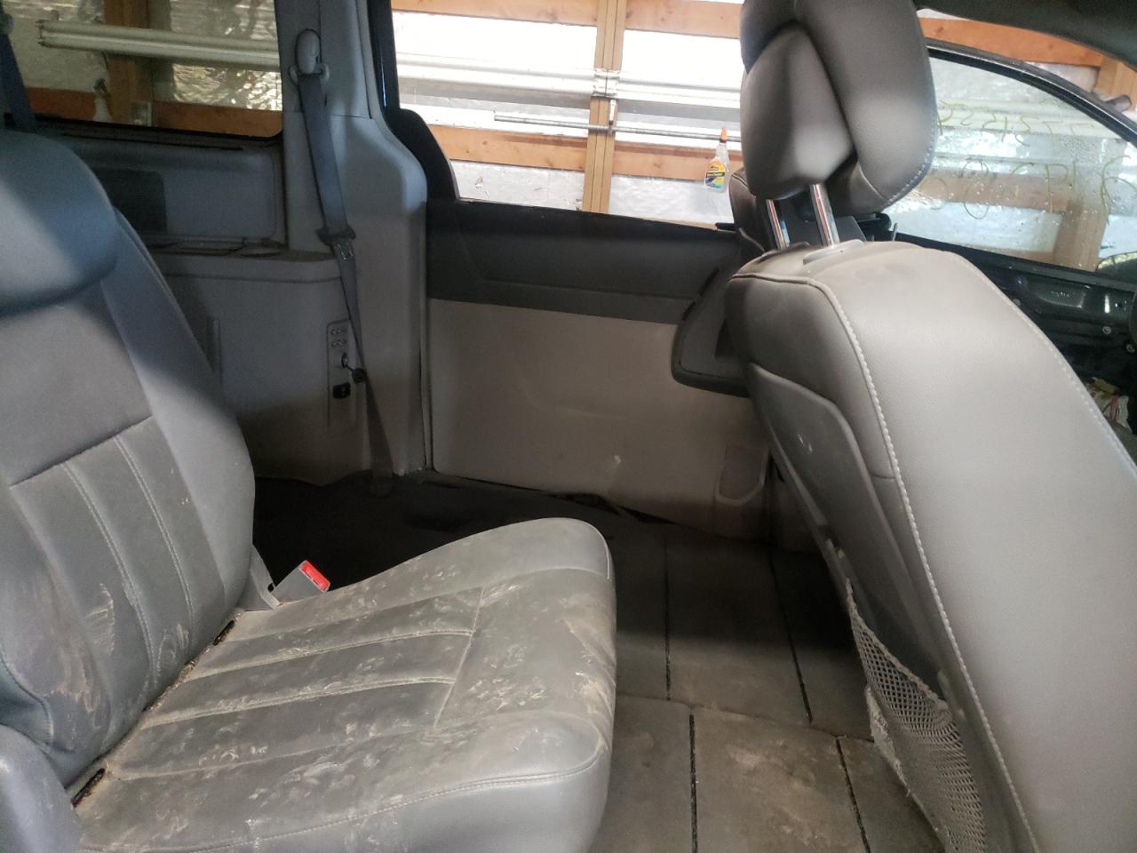 Photo 6 from auction – 2010 CHRYSLER TOWN & COU with VIN 2A4RR5D13AR337907