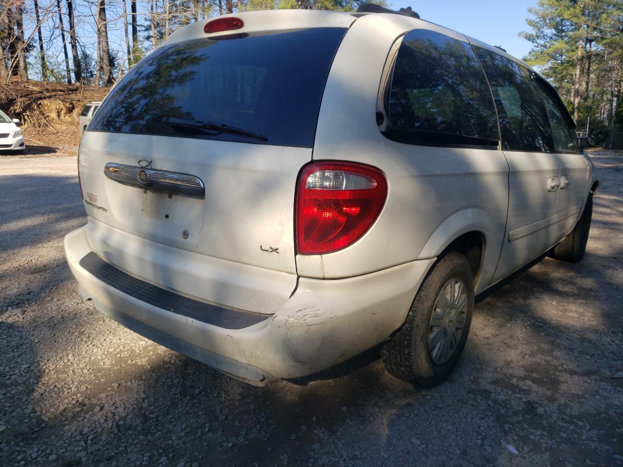 Photo 4 from auction – 2005 CHRYSLER TOWN & COU with VIN 2C4GP44R65R590437