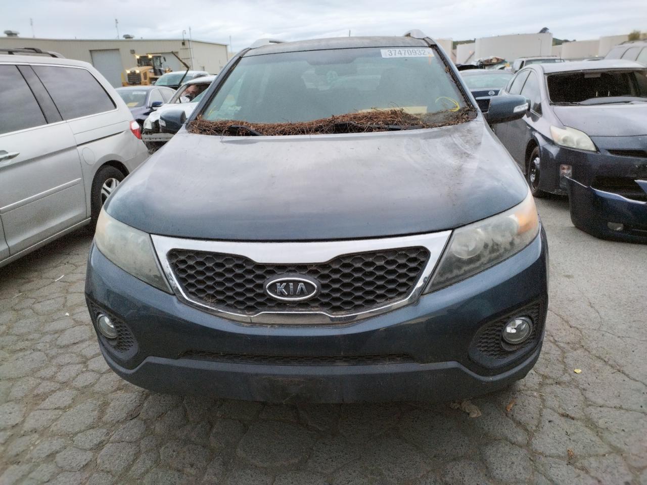 Photo 9 from auction – 2011 KIA SORENTO with VIN 5XYKTDA16BG047805