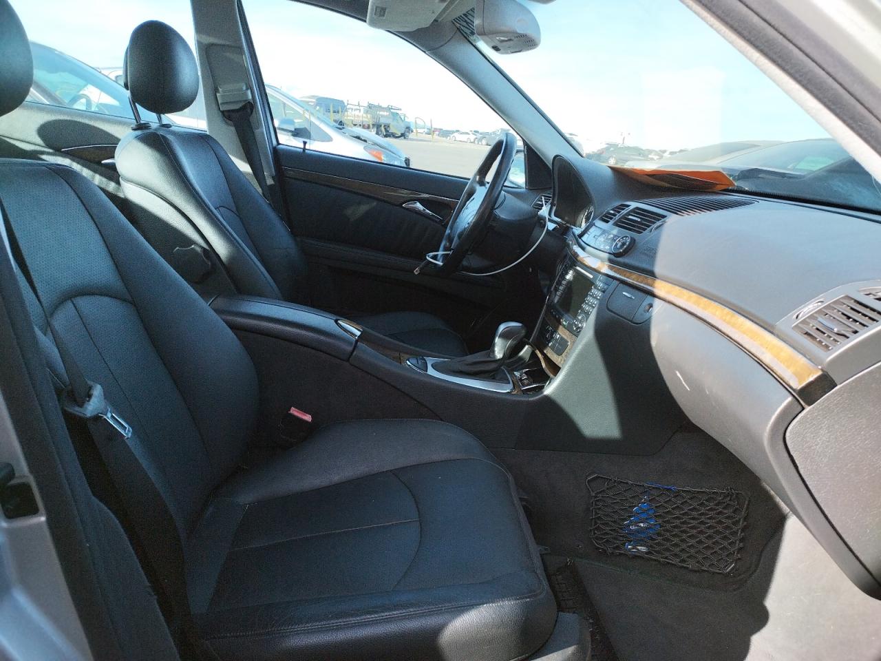 Photo 5 from auction – 2004 MERCEDES-BENZ E 320 with VIN WDBUF65J84A514729