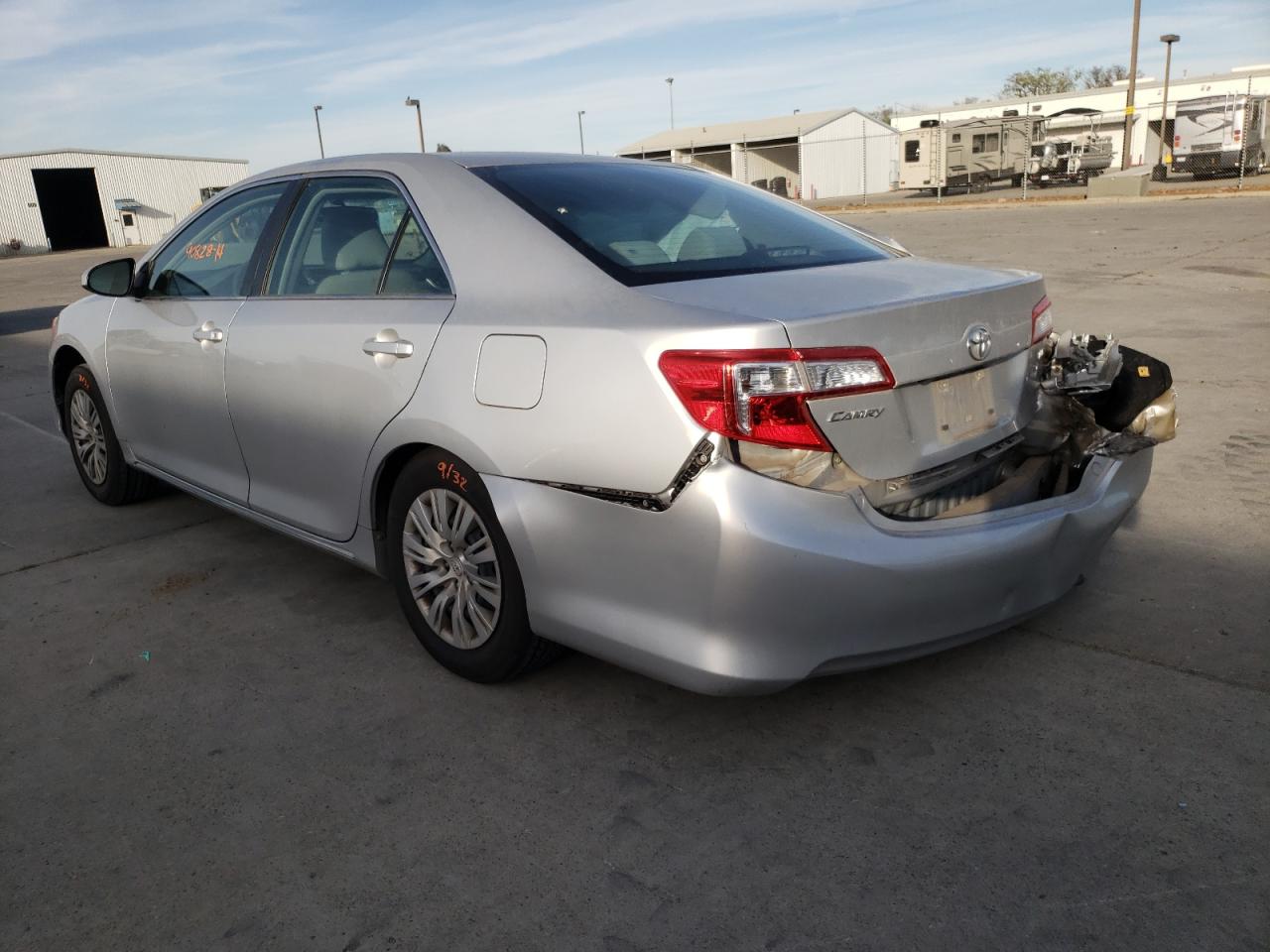 Photo 3 from auction – 2014 TOYOTA CAMRY L with VIN 4T4BF1FK0ER406917