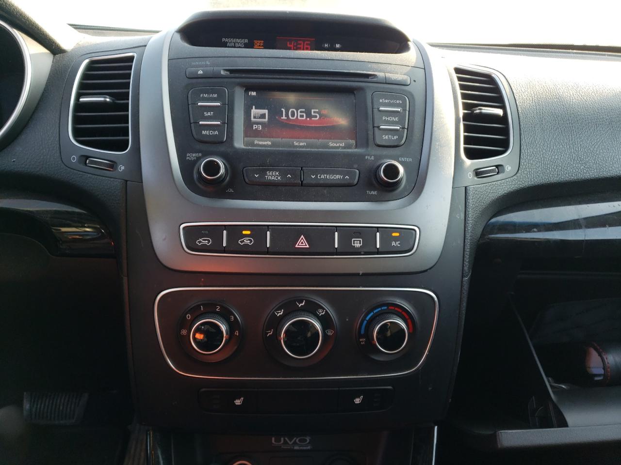 Photo 9 from auction – 2015 KIA SORENTO LX with VIN 5XYKTCA65FG584287