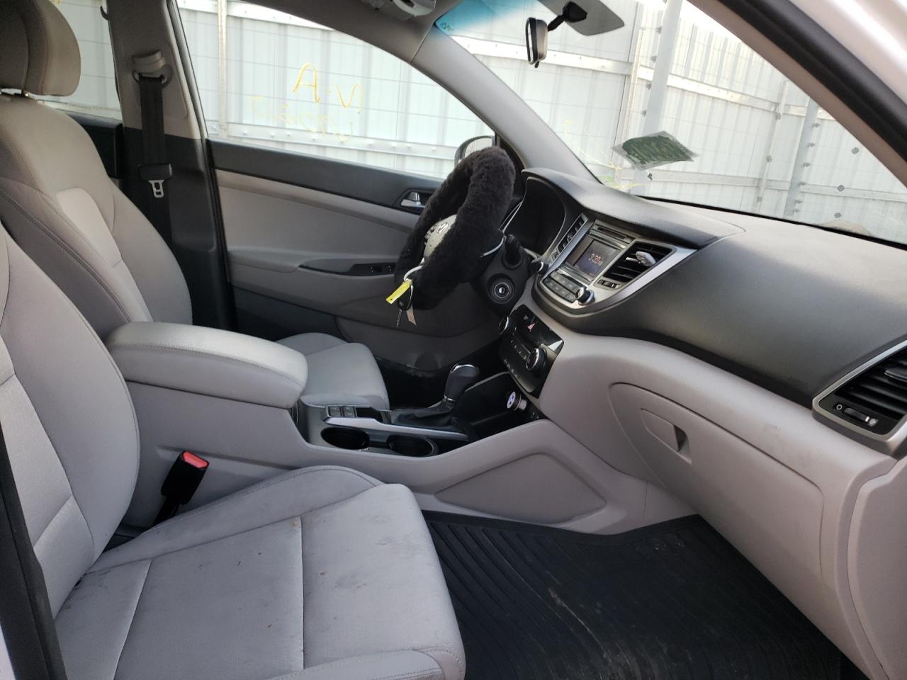 Photo 5 from auction – 2017 HYUNDAI TUCSON LIM with VIN KM8J3CA49HU317905