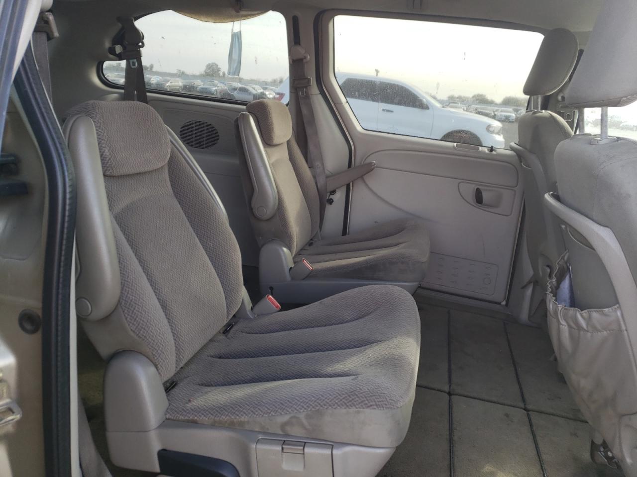 Photo 6 from auction – 2006 CHRYSLER TOWN & COU with VIN 1A4GP44R46B752267
