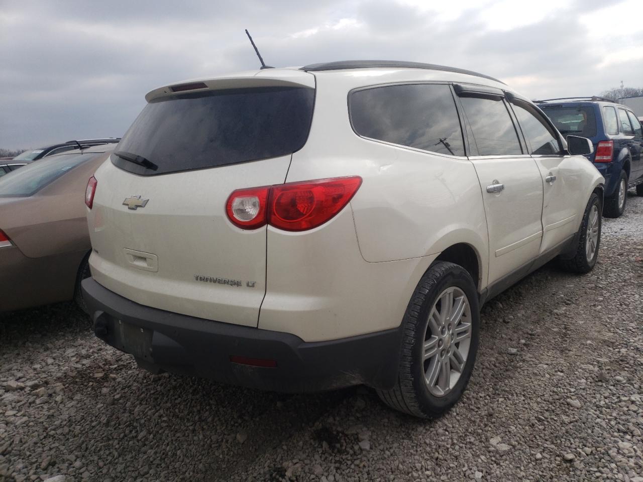 Photo 4 from auction – 2011 CHEVROLET TRAVERSE L with VIN 1GNKVGEDXBJ113697