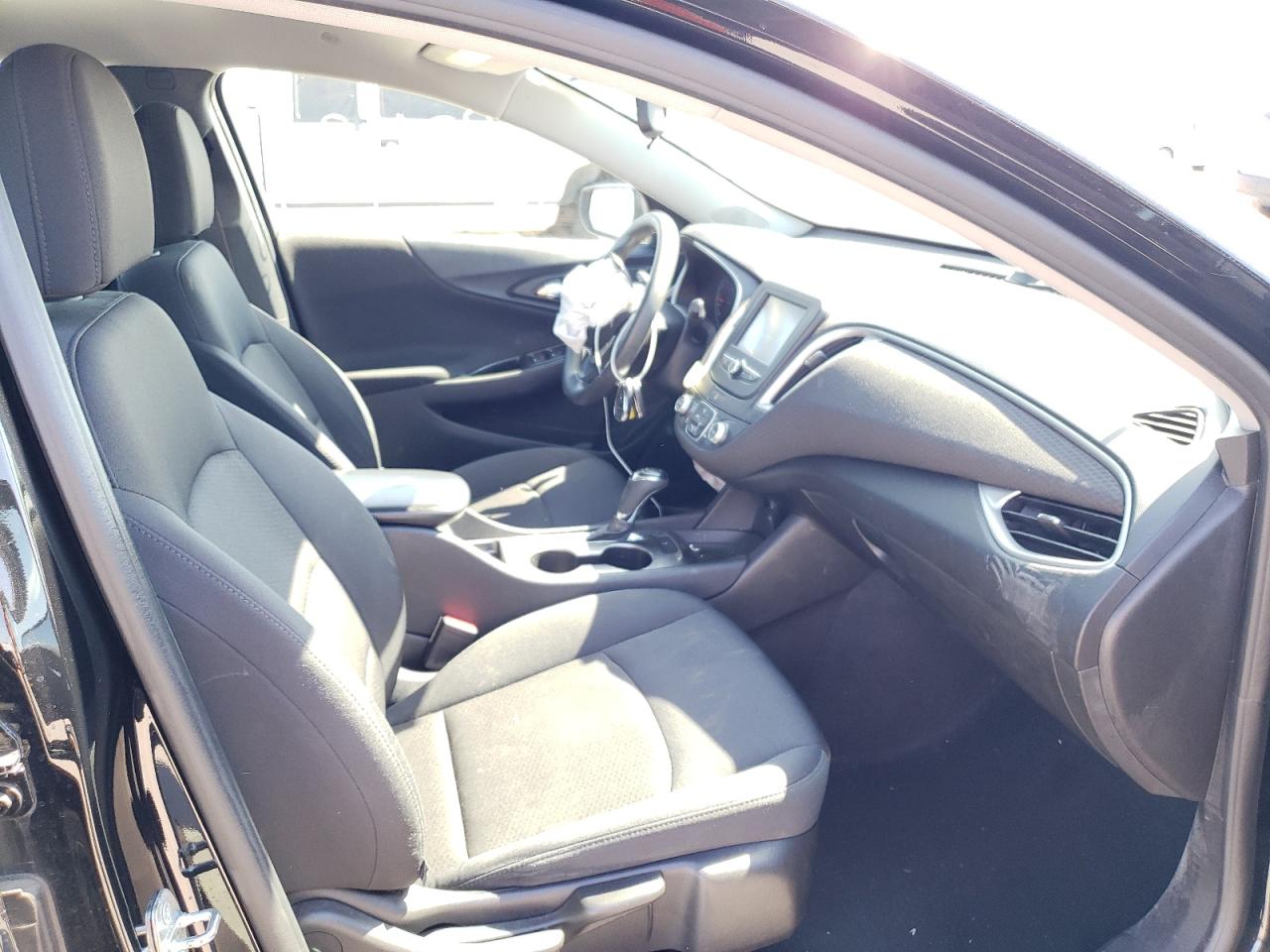 Photo 5 from auction – 2016 CHEVROLET MALIBU LS with VIN 1G1ZB5ST6GF283350