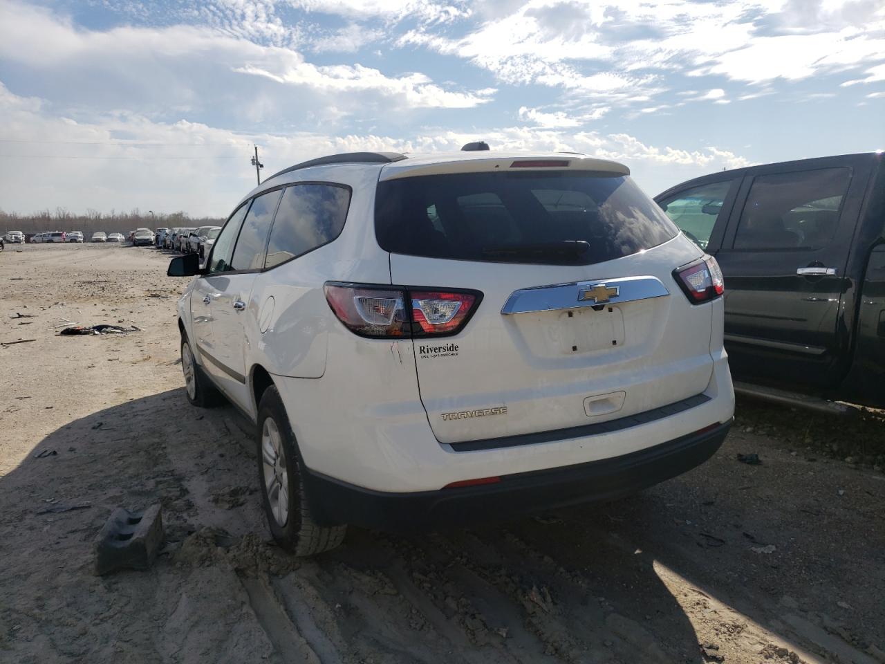 Photo 3 from auction – 2017 CHEVROLET TRAVERSE L with VIN 1GNKRFED5HJ353523