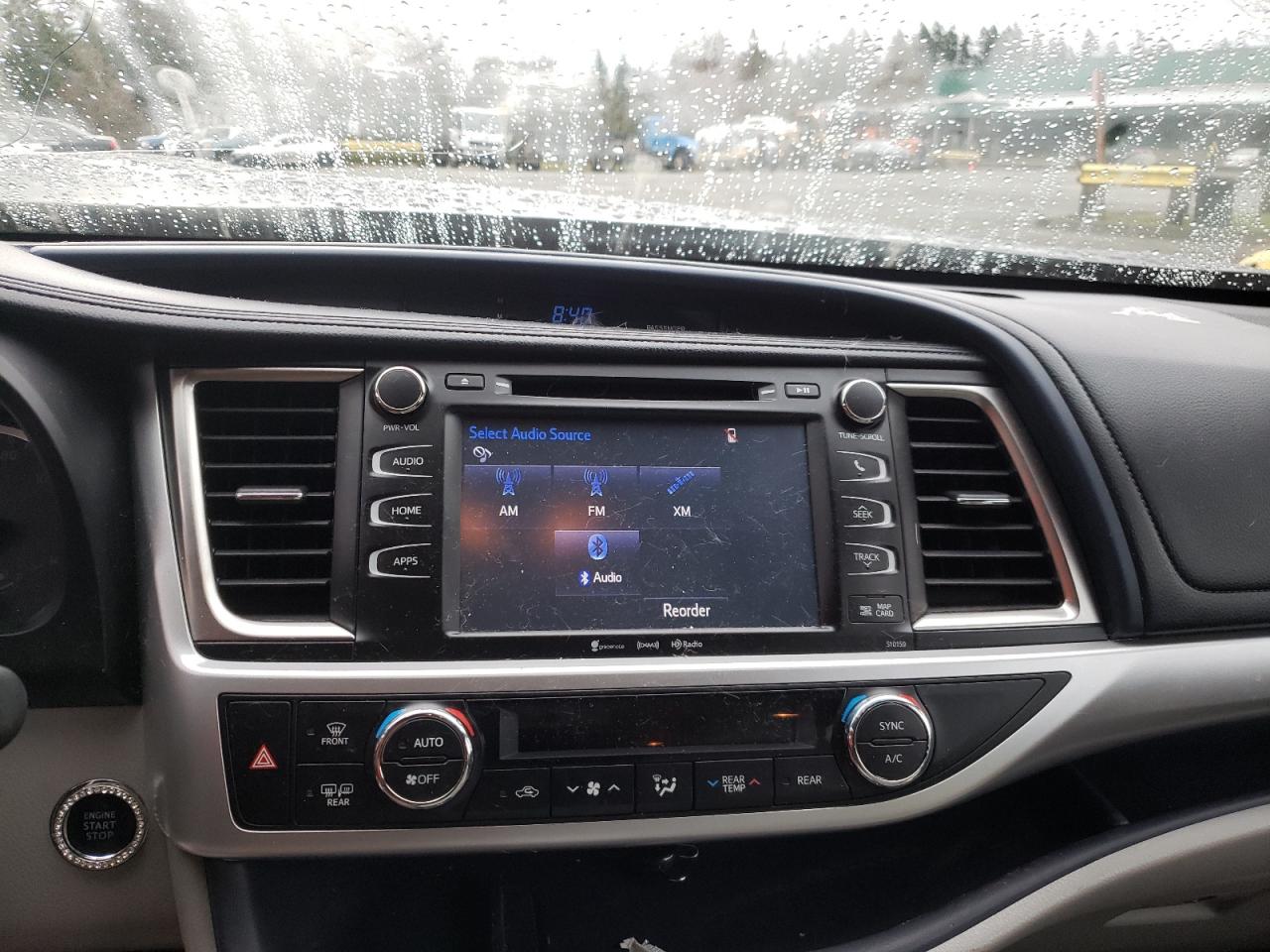 Photo 9 from auction – 2016 TOYOTA HIGHLANDER with VIN 5TDJKRFHXGS251759