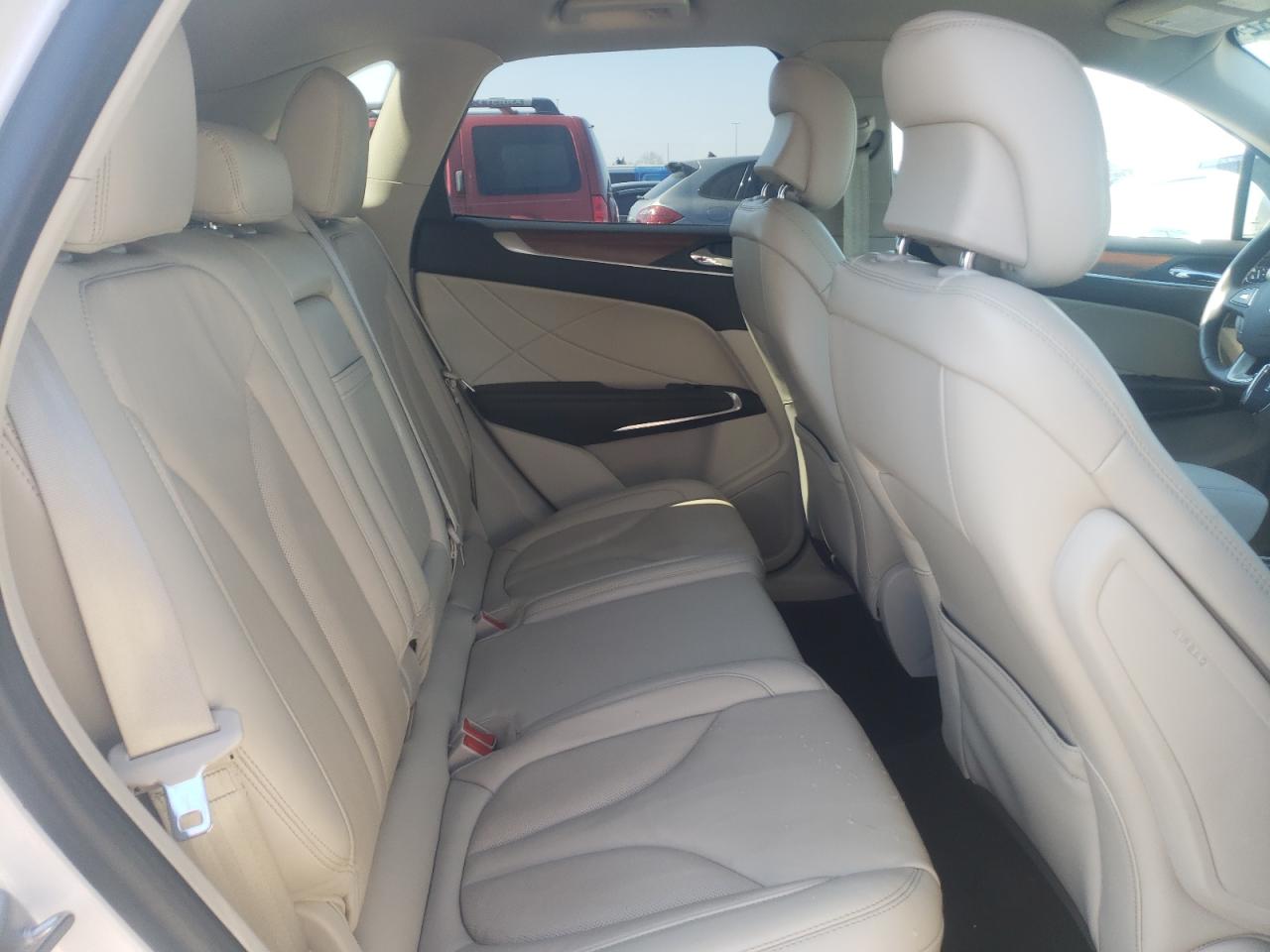 Photo 6 from auction – 2019 LINCOLN MKC SELECT with VIN 5LMCJ2D96KUL37601
