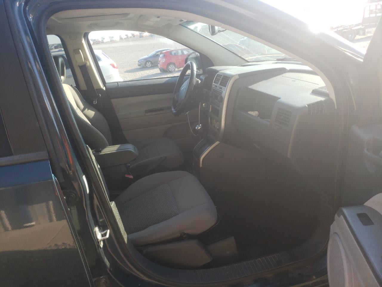 Photo 5 from auction – 2007 JEEP COMPASS with VIN 1J8FT47W67D145641