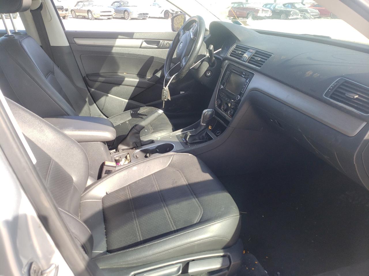 Photo 5 from auction – 2015 VOLKSWAGEN PASSAT SE with VIN 1VWBV7A36FC088486
