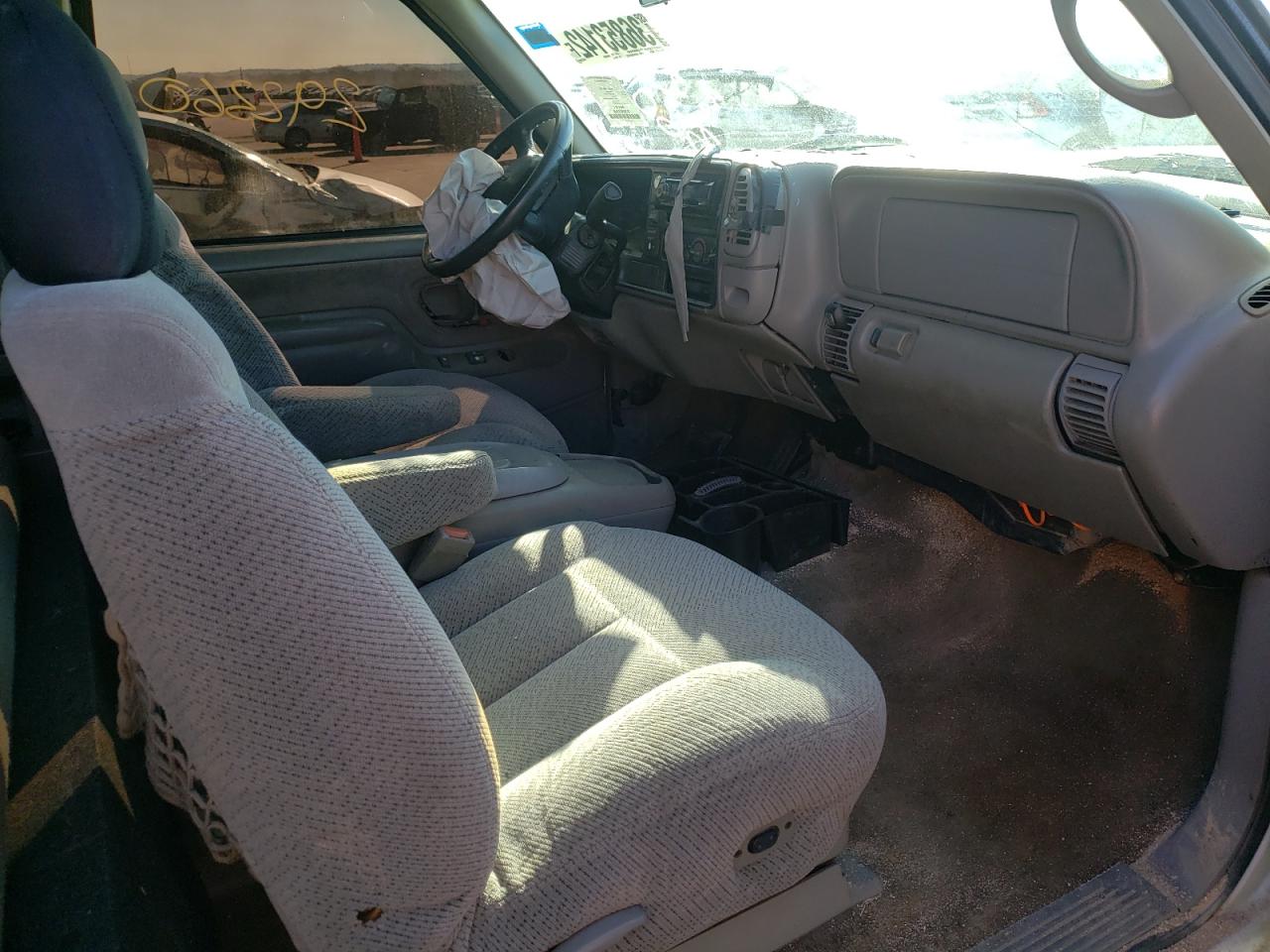 Photo 5 from auction – 1998 CHEVROLET GMT-400 C1 with VIN 2GCEC19RXW1208419