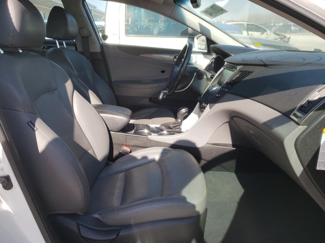 Photo 5 from auction – 2013 HYUNDAI SONATA HYB with VIN KMHEC4A43DA090441