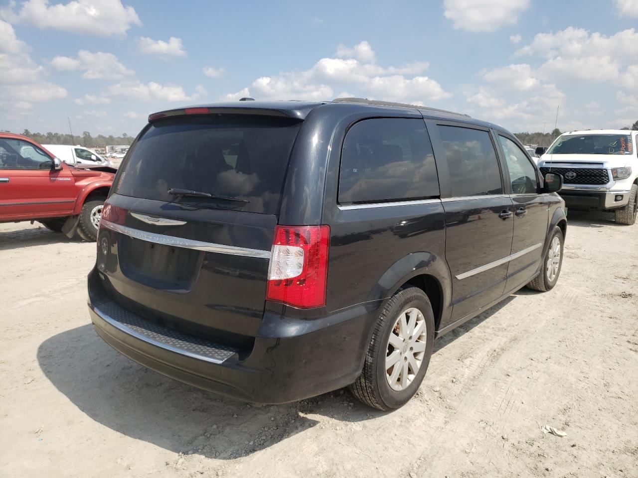 Photo 4 from auction – 2014 CHRYSLER TOWN & COU with VIN 2C4RC1BG0ER402922