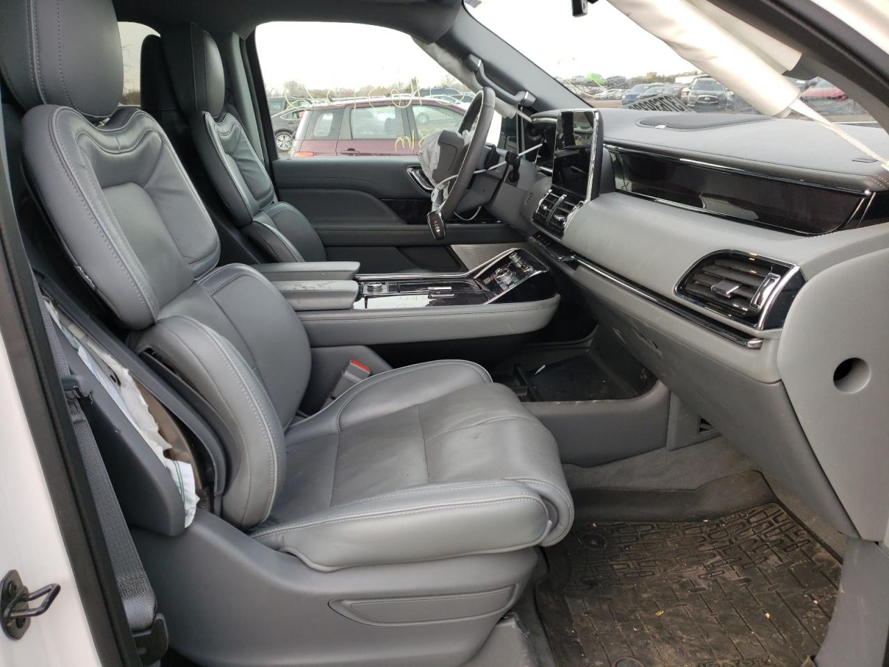 Photo 5 from auction – 2019 LINCOLN NAVIGATOR with VIN 5LMJJ3LT8KEL05401