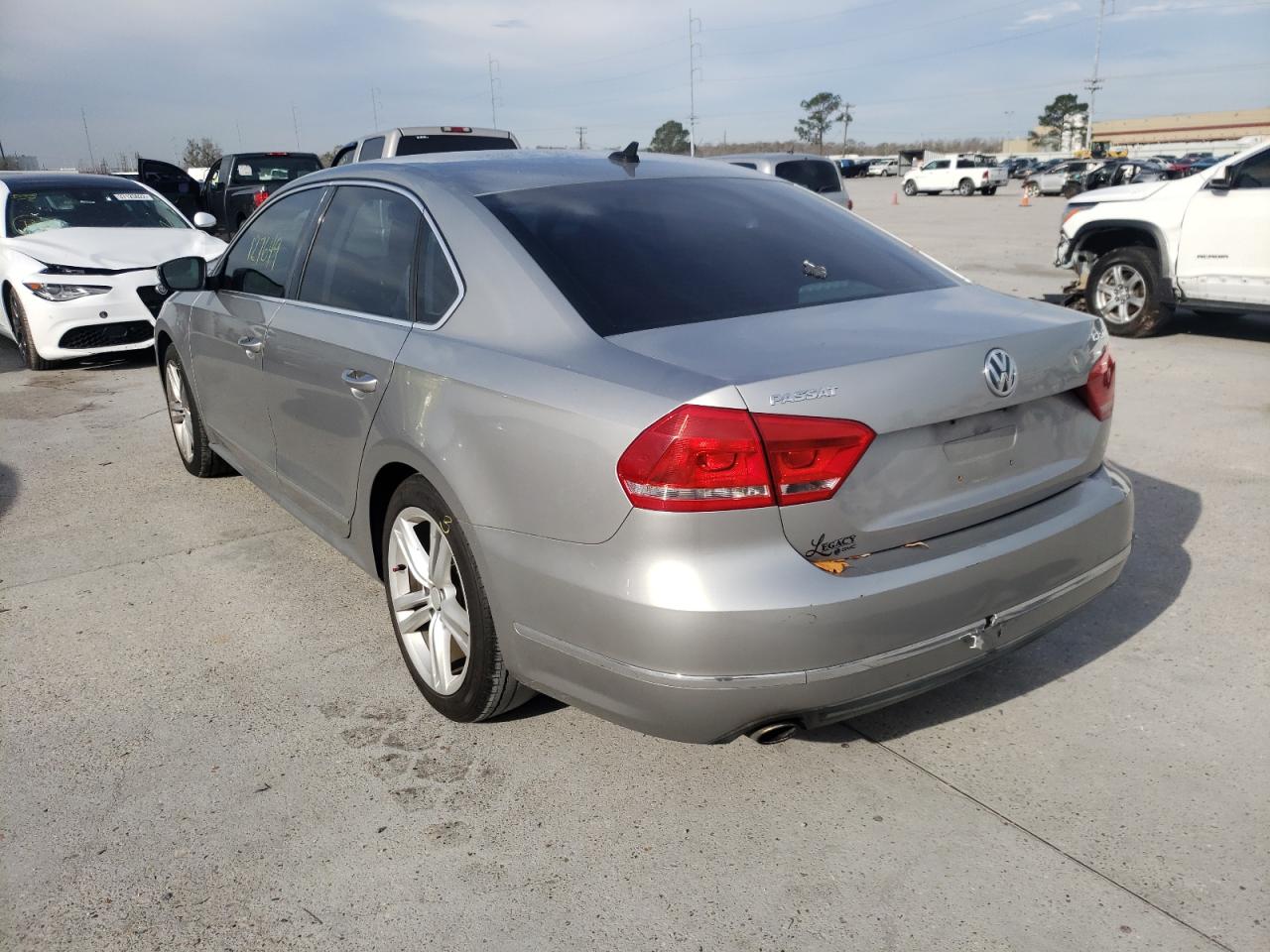 Photo 3 from auction – 2014 VOLKSWAGEN PASSAT SEL with VIN 1VWCT7A39EC095392