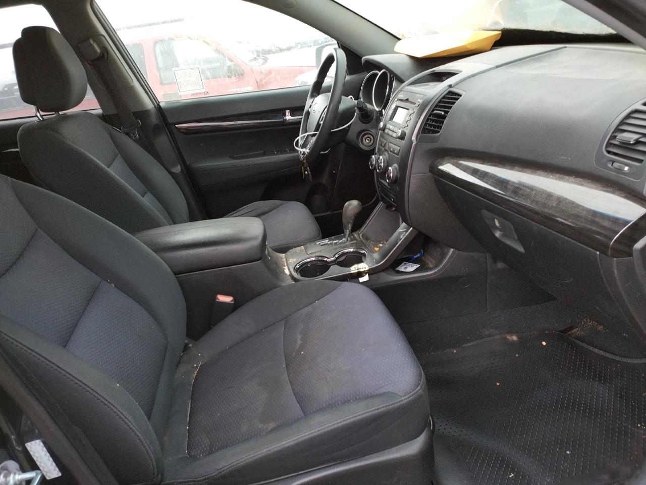 Photo 5 from auction – 2011 KIA SORENTO with VIN 5XYKTDA16BG047805