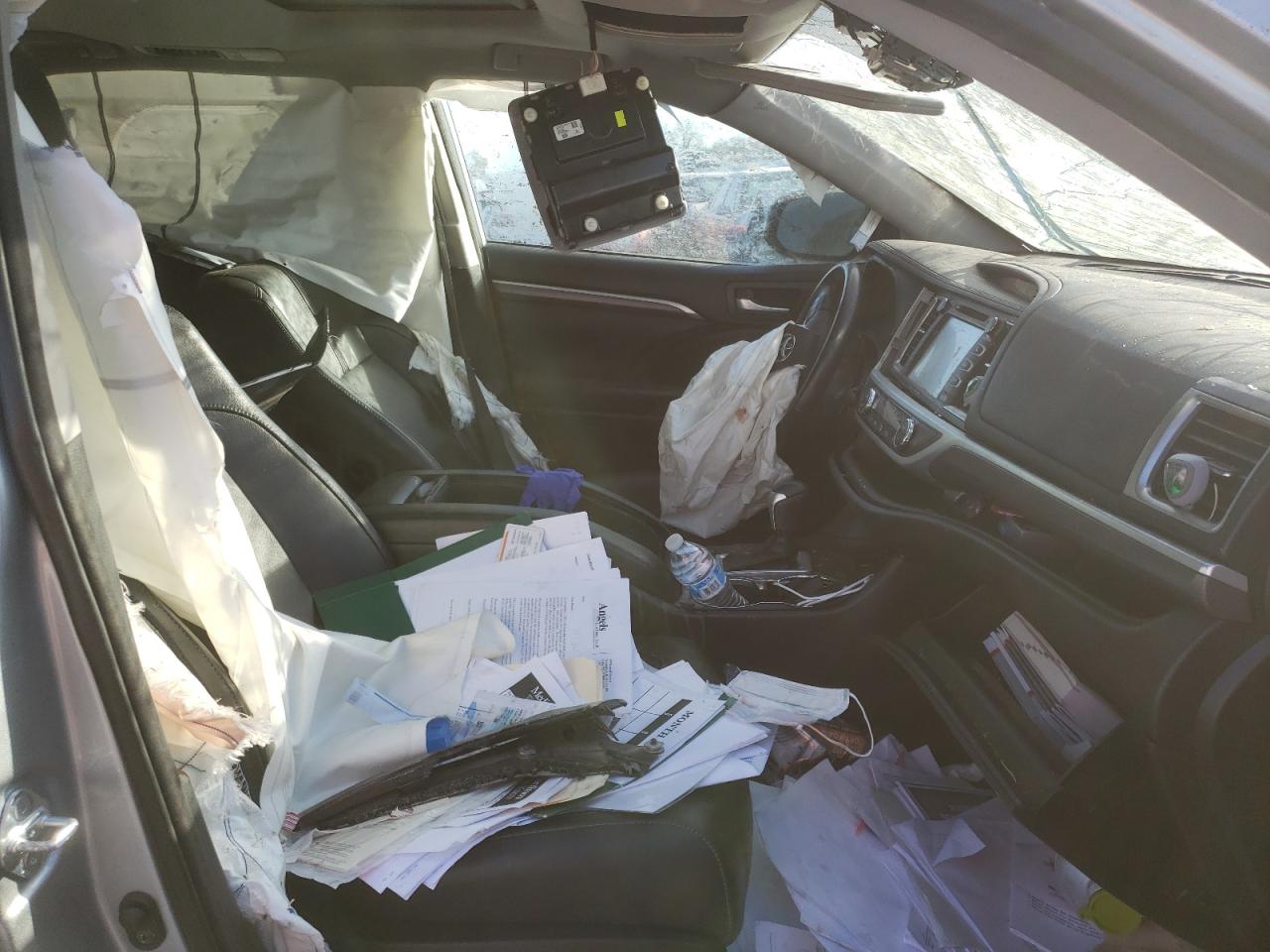 Photo 5 from auction – 2018 TOYOTA HIGHLANDER with VIN 5TDJZRFH0JS800047