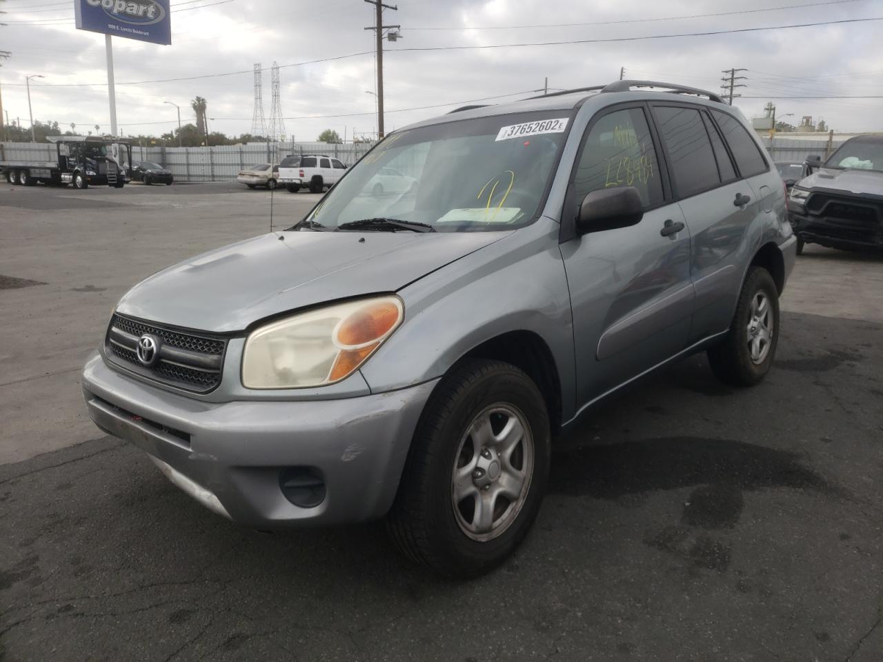 Photo 2 from auction – 2005 TOYOTA RAV4 with VIN JTEGD20V250057684