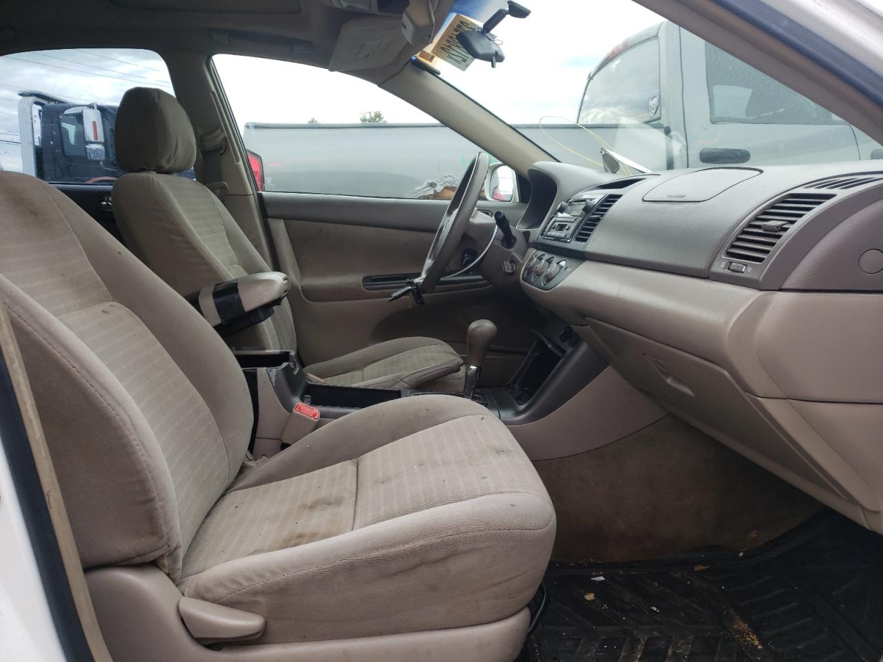 Photo 5 from auction – 2005 TOYOTA CAMRY LE with VIN 4T1BF32K05U604859