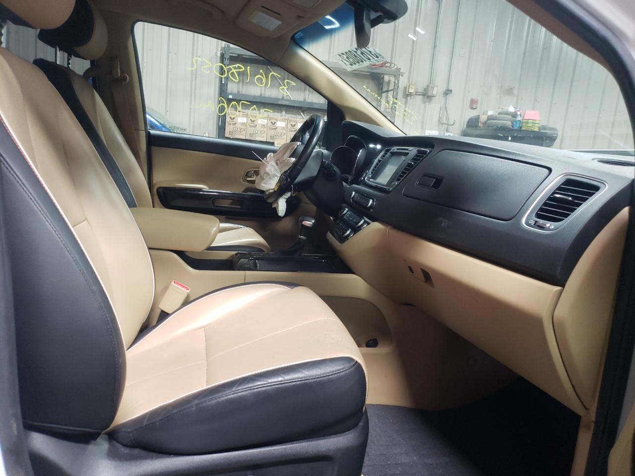 Photo 5 from auction – 2017 KIA SEDONA EX with VIN KNDMC5C18H6327894
