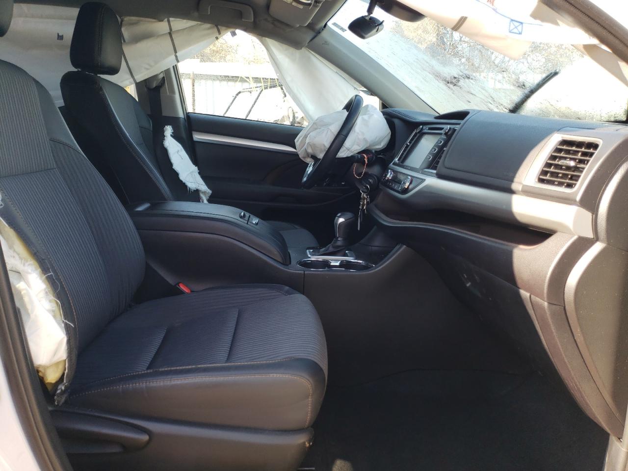 Photo 5 from auction – 2019 TOYOTA HIGHLANDER with VIN 5TDBZRFH2KS921829