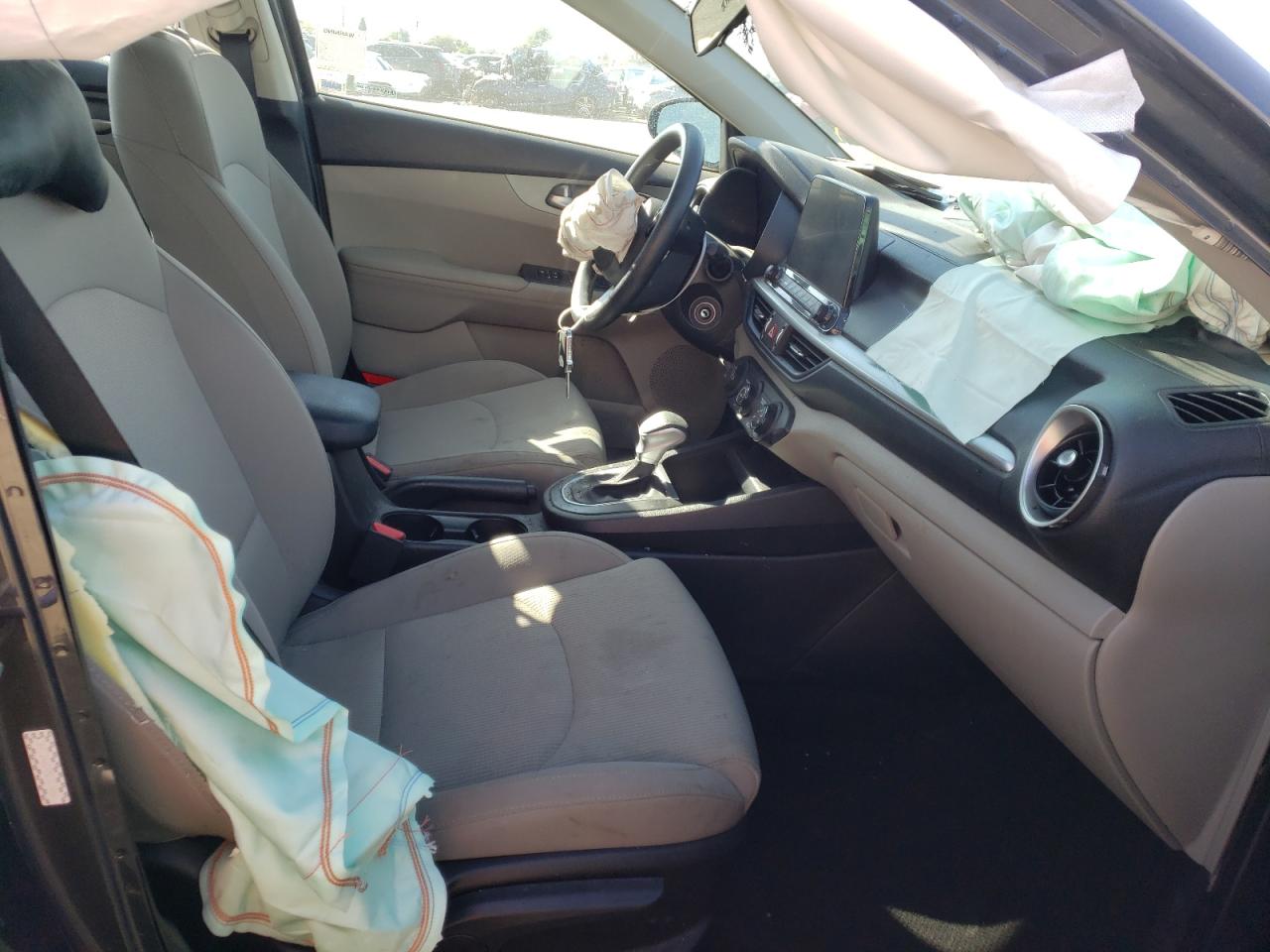 Photo 5 from auction – 2021 KIA FORTE FE with VIN 3KPF24AD9ME307466