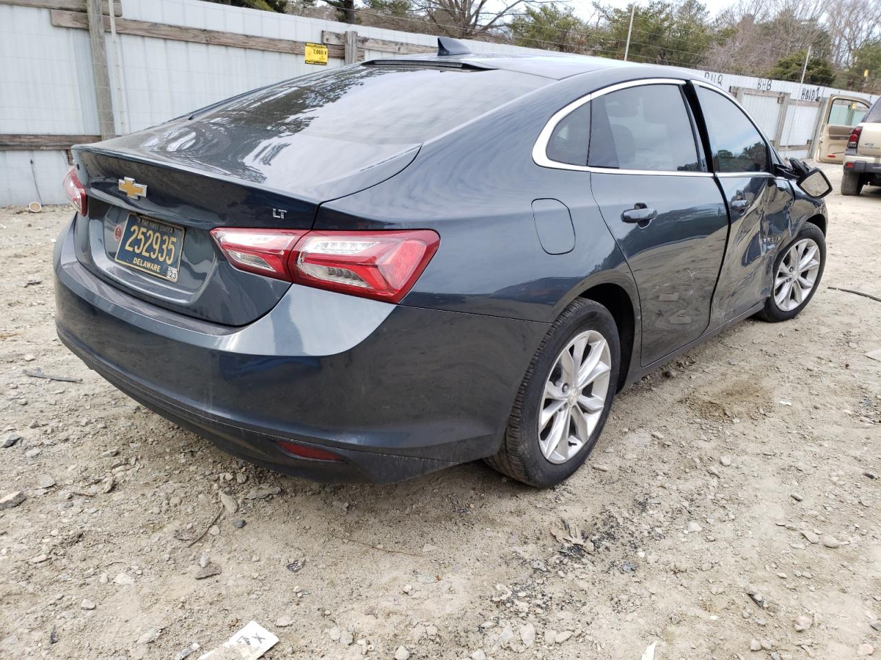 Photo 4 from auction – 2019 CHEVROLET MALIBU LT with VIN 1G1ZD5ST2KF114980