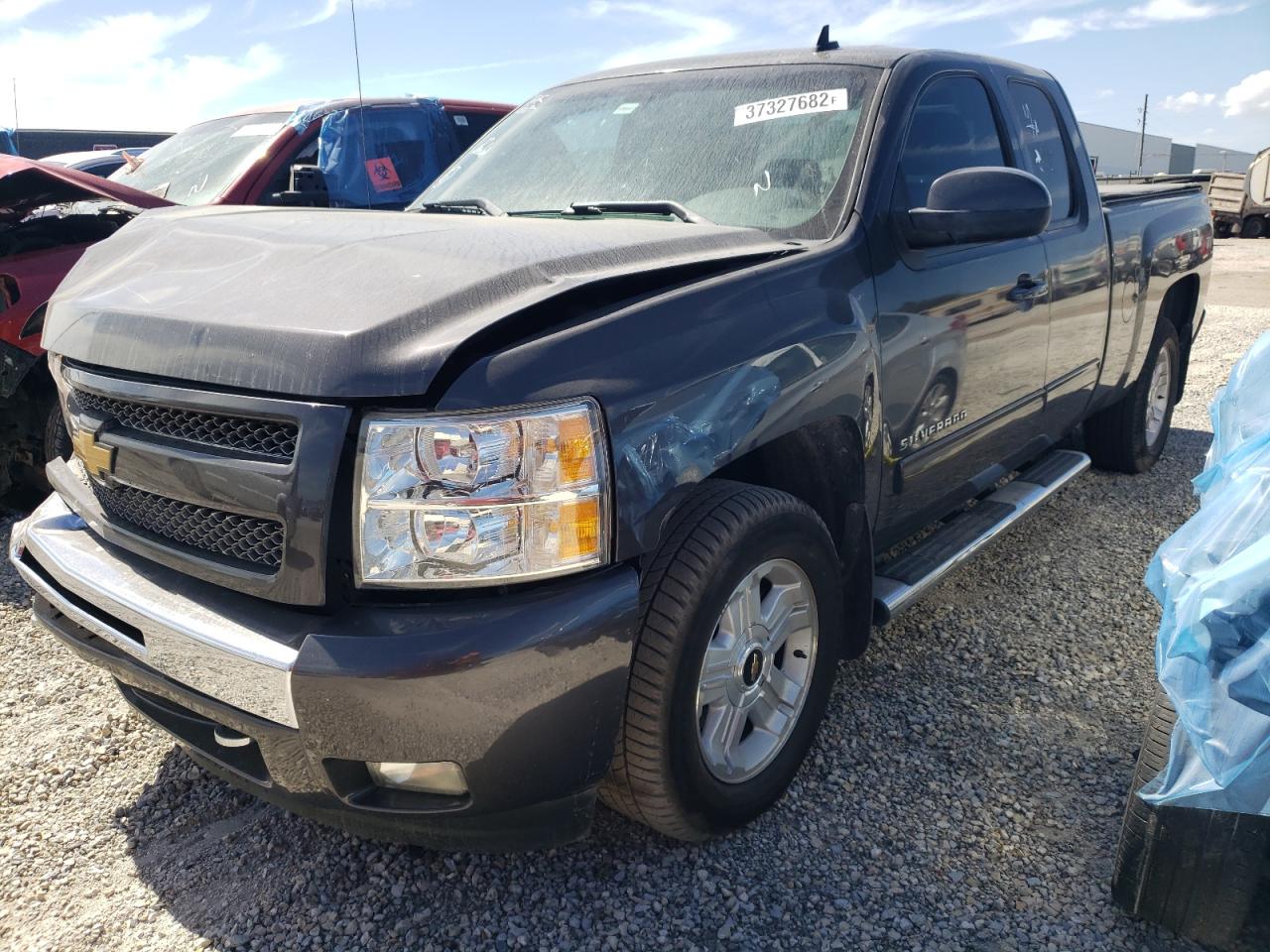 Photo 2 from auction – 2011 CHEVROLET SILVERADO with VIN 1GCRCSE02BZ428007