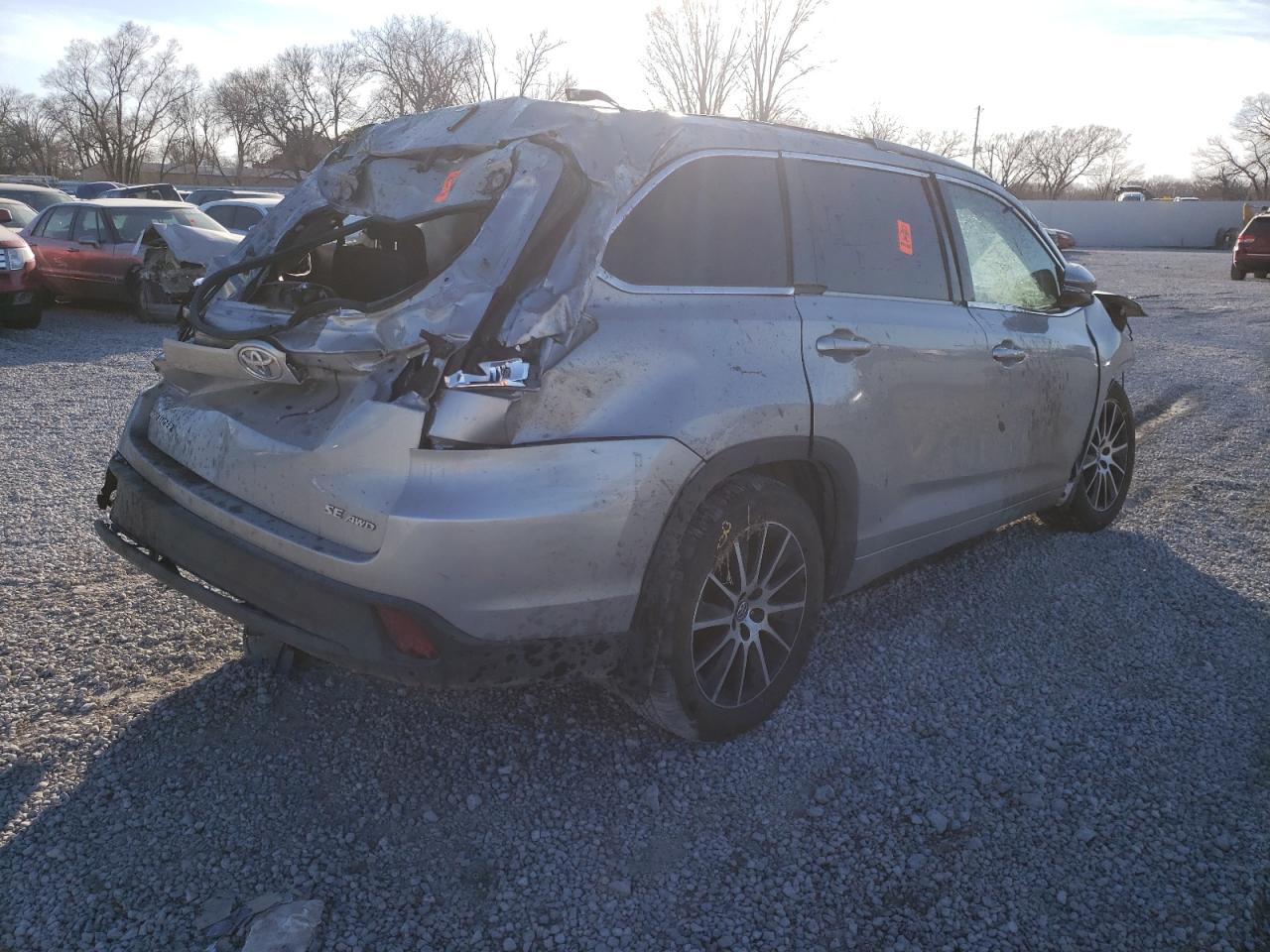 Photo 4 from auction – 2018 TOYOTA HIGHLANDER with VIN 5TDJZRFH0JS800047