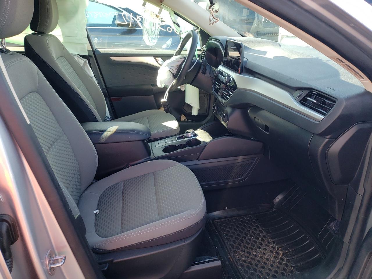 Photo 5 from auction – 2020 FORD ESCAPE SE with VIN 1FMCU9G61LUA19536