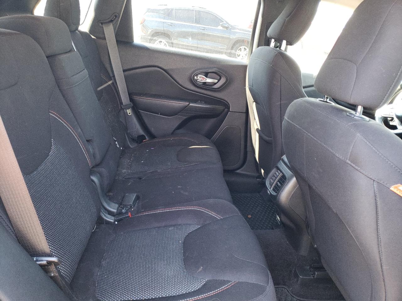 Photo 6 from auction – 2017 JEEP CHEROKEE L with VIN 1C4PJLCB1HW578000