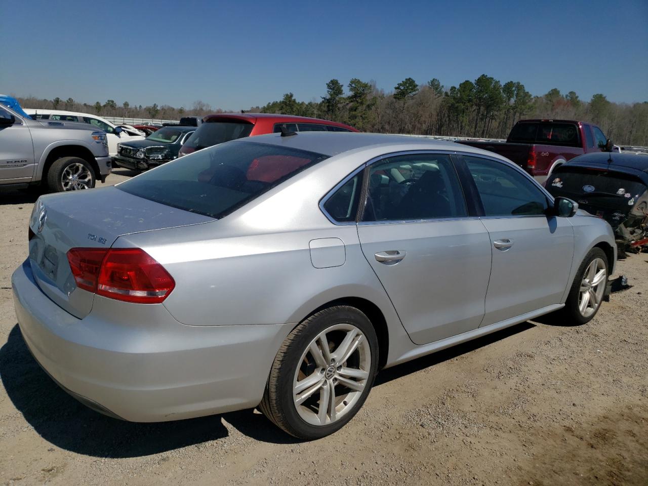 Photo 4 from auction – 2014 VOLKSWAGEN PASSAT SE with VIN 1VWBN7A30EC006377