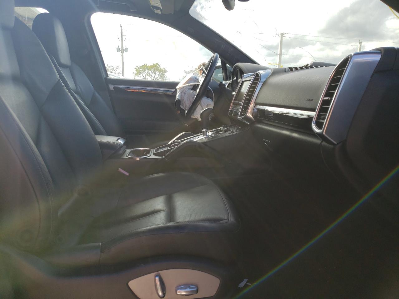 Photo 5 from auction – 2014 PORSCHE CAYENNE with VIN WP1AA2A21ELA92088