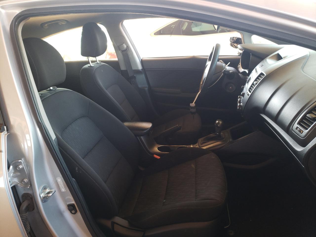 Photo 5 from auction – 2016 KIA FORTE LX with VIN KNAFK4A61G5588936