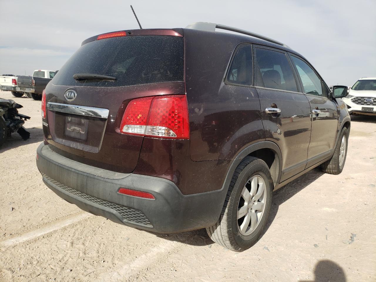 Photo 4 from auction – 2013 KIA SORENTO LX with VIN 5XYKT4A24DG349685