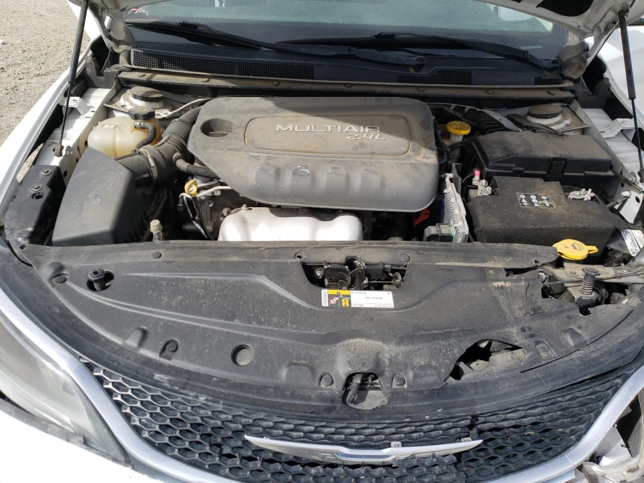 Photo 7 from auction – 2015 CHRYSLER 200 LIMITE with VIN 1C3CCCAB6FN671288