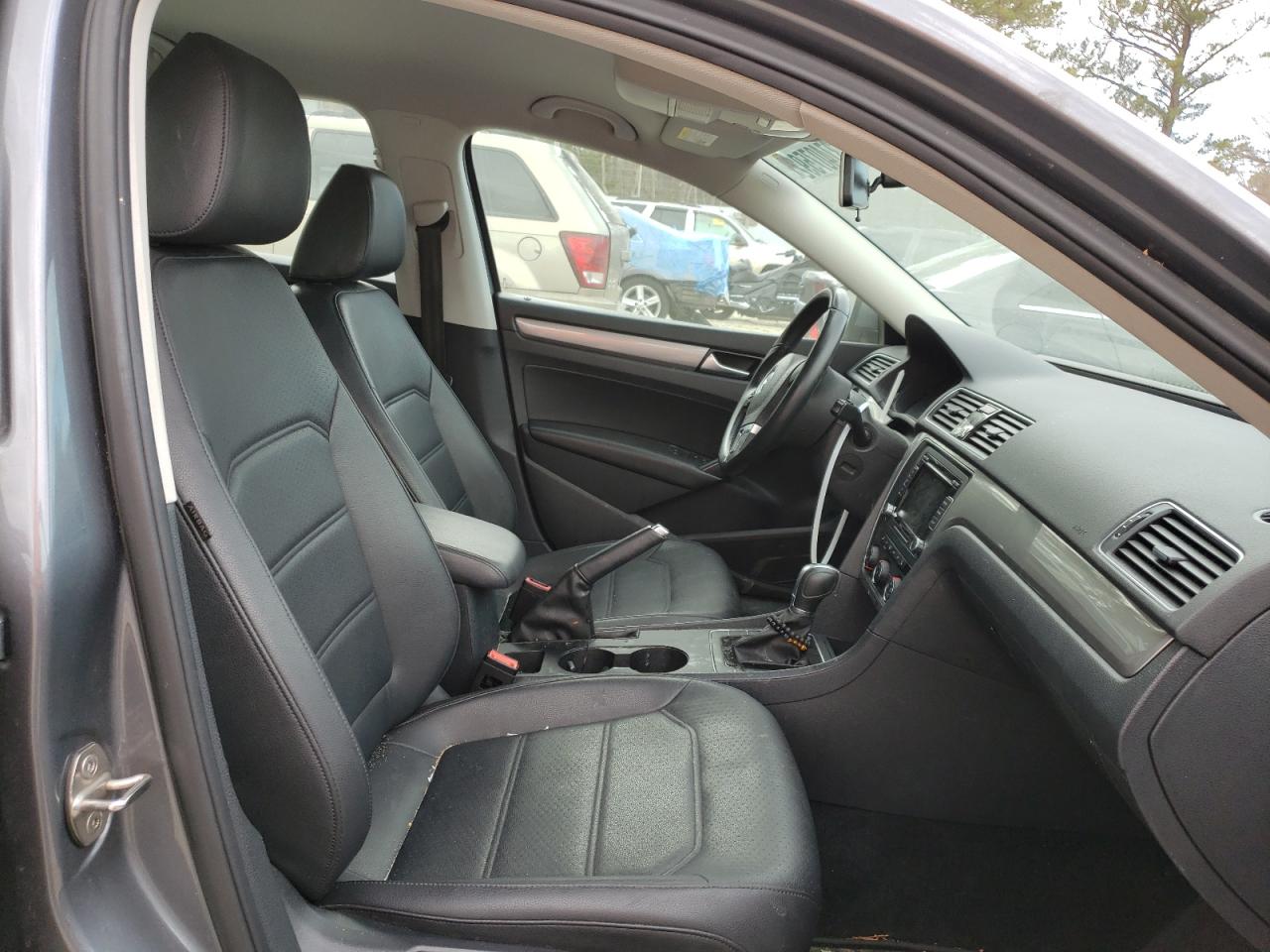 Photo 5 from auction – 2015 VOLKSWAGEN PASSAT S with VIN 1VWAT7A32FC083500