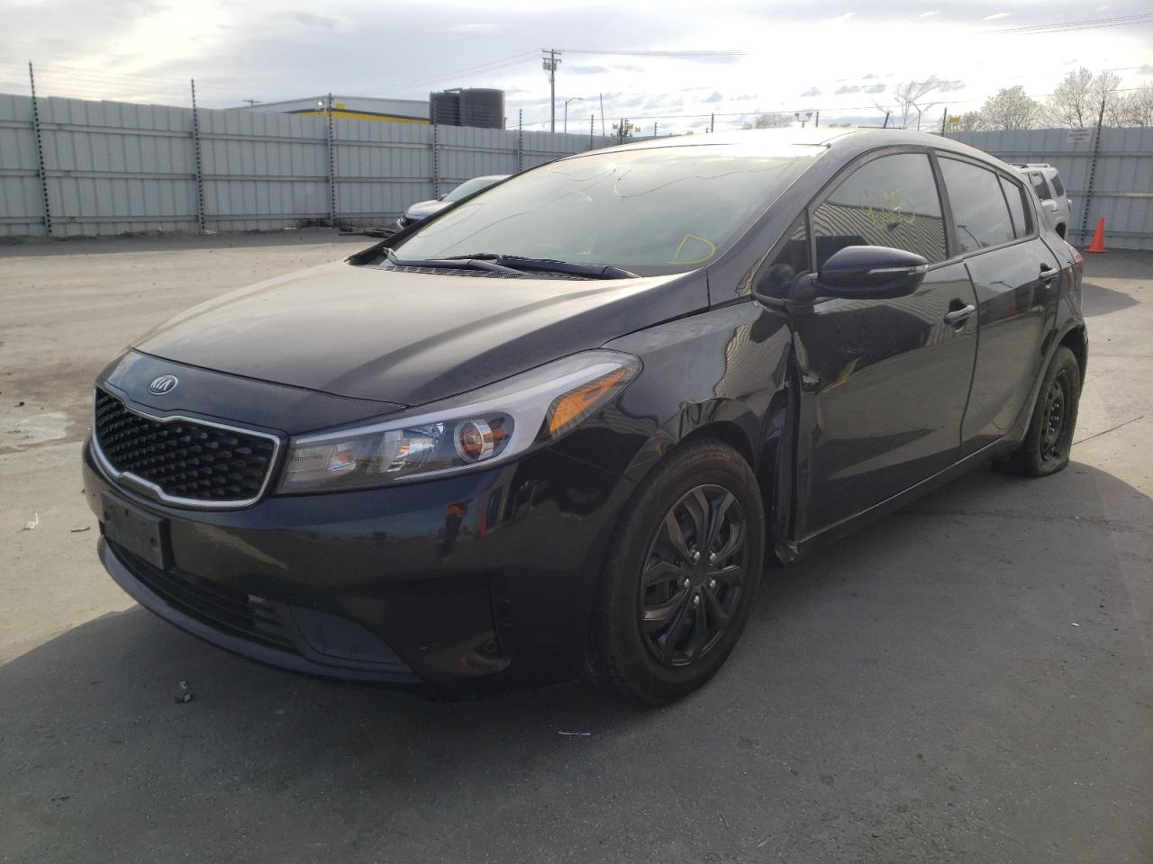 Photo 2 from auction – 2017 KIA FORTE LX with VIN KNAFK5A8XH5692396