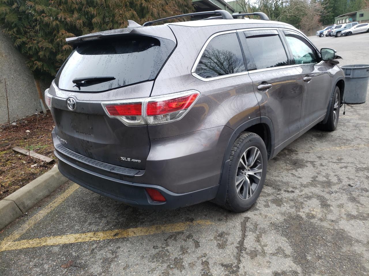Photo 4 from auction – 2016 TOYOTA HIGHLANDER with VIN 5TDJKRFHXGS251759