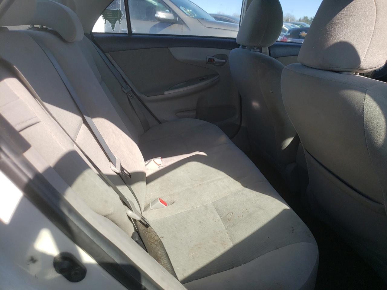 Photo 6 from auction – 2013 TOYOTA COROLLA with VIN 5YFBU4EE5DP208492