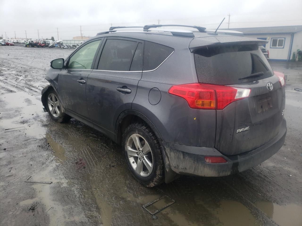 Photo 3 from auction – 2015 TOYOTA RAV4 XLE with VIN JTMRFREV3FD146229