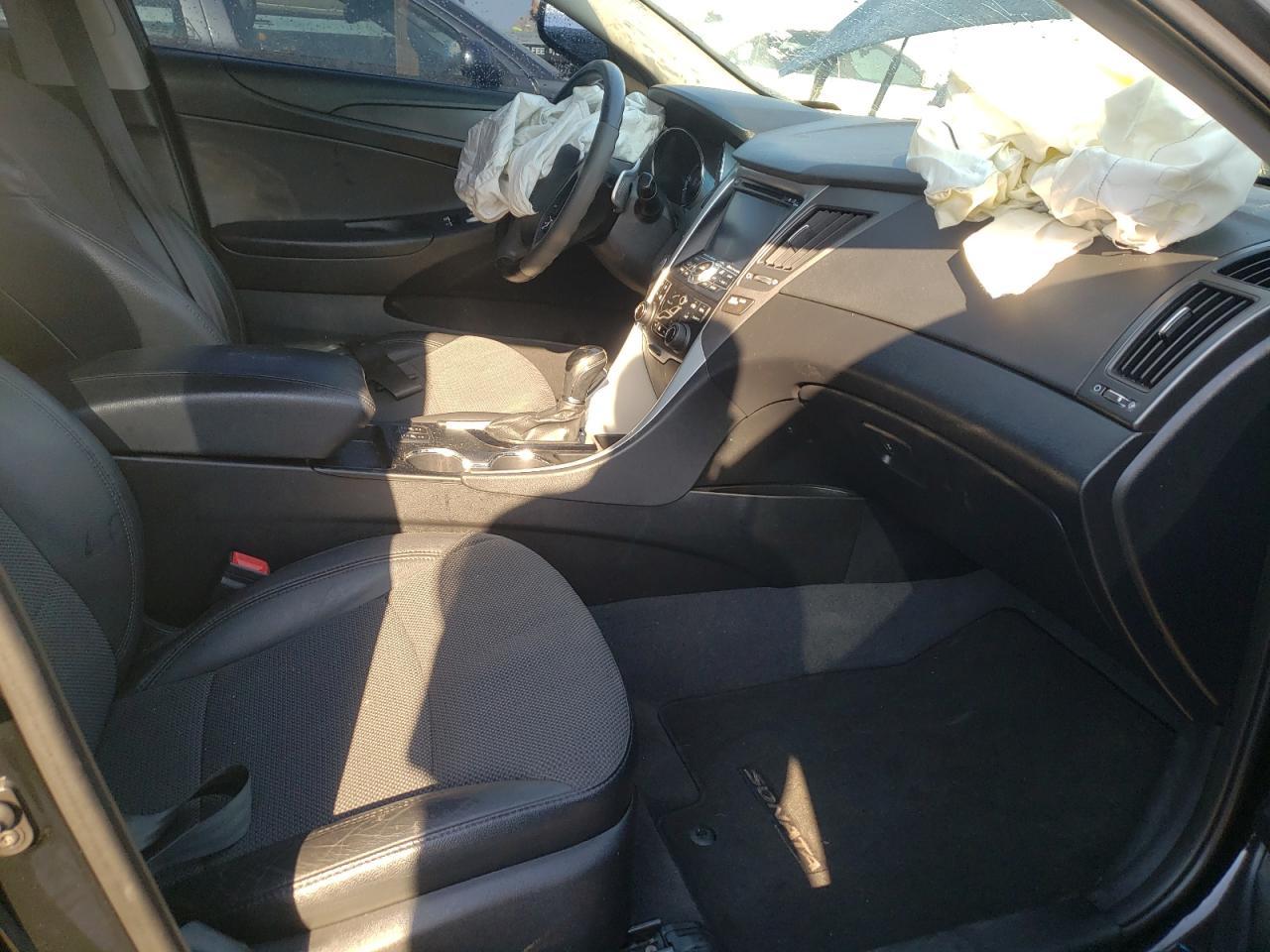 Photo 5 from auction – 2013 HYUNDAI SONATA SE with VIN 5NPEC4AB1DH751833