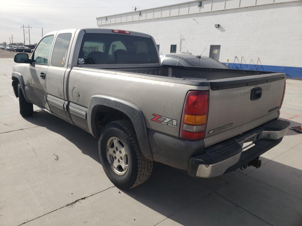 Photo 3 from auction – 2000 CHEVROLET SILVERADO with VIN 1GCEK19T3YE325503