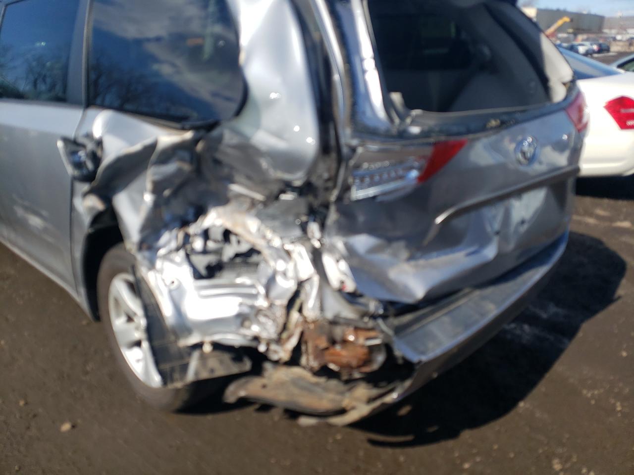 Photo 9 from auction – 2012 TOYOTA SIENNA LE with VIN 5TDKK3DC4CS262128