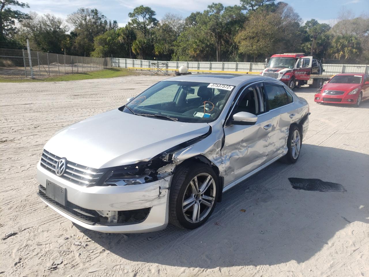 Photo 2 from auction – 2015 VOLKSWAGEN PASSAT SE with VIN 1VWBV7A36FC088486