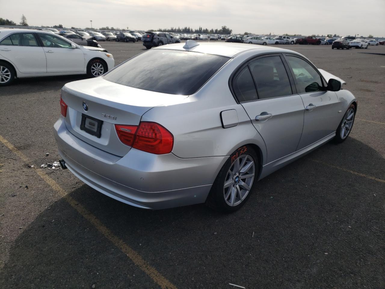 Photo 4 from auction – 2009 BMW 328 I with VIN WBAPH77569NL83537