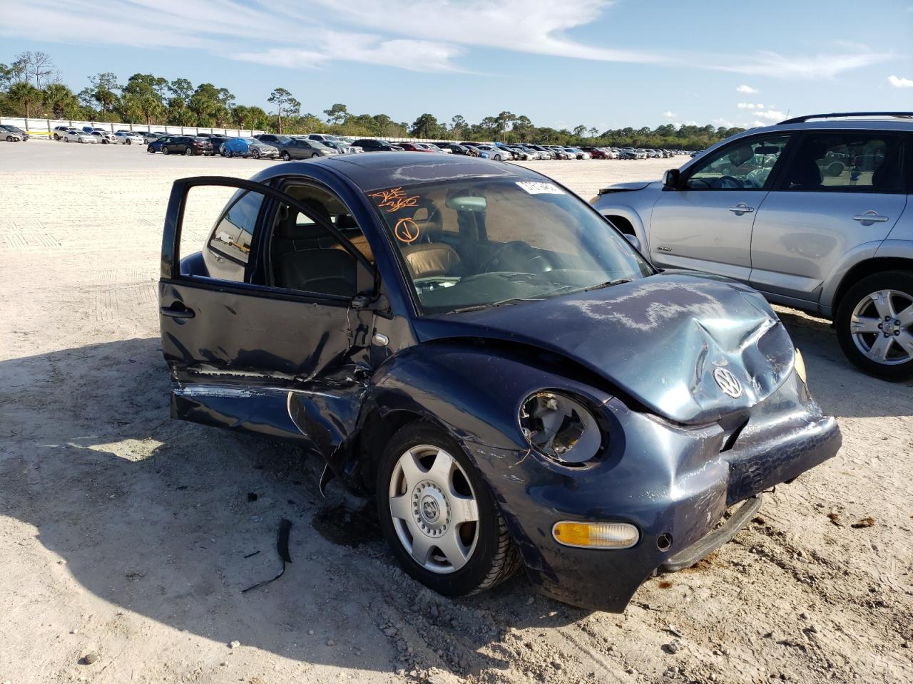 Photo 9 from auction – 2001 VOLKSWAGEN NEW BEETLE with VIN 3VWDD21C41M419524