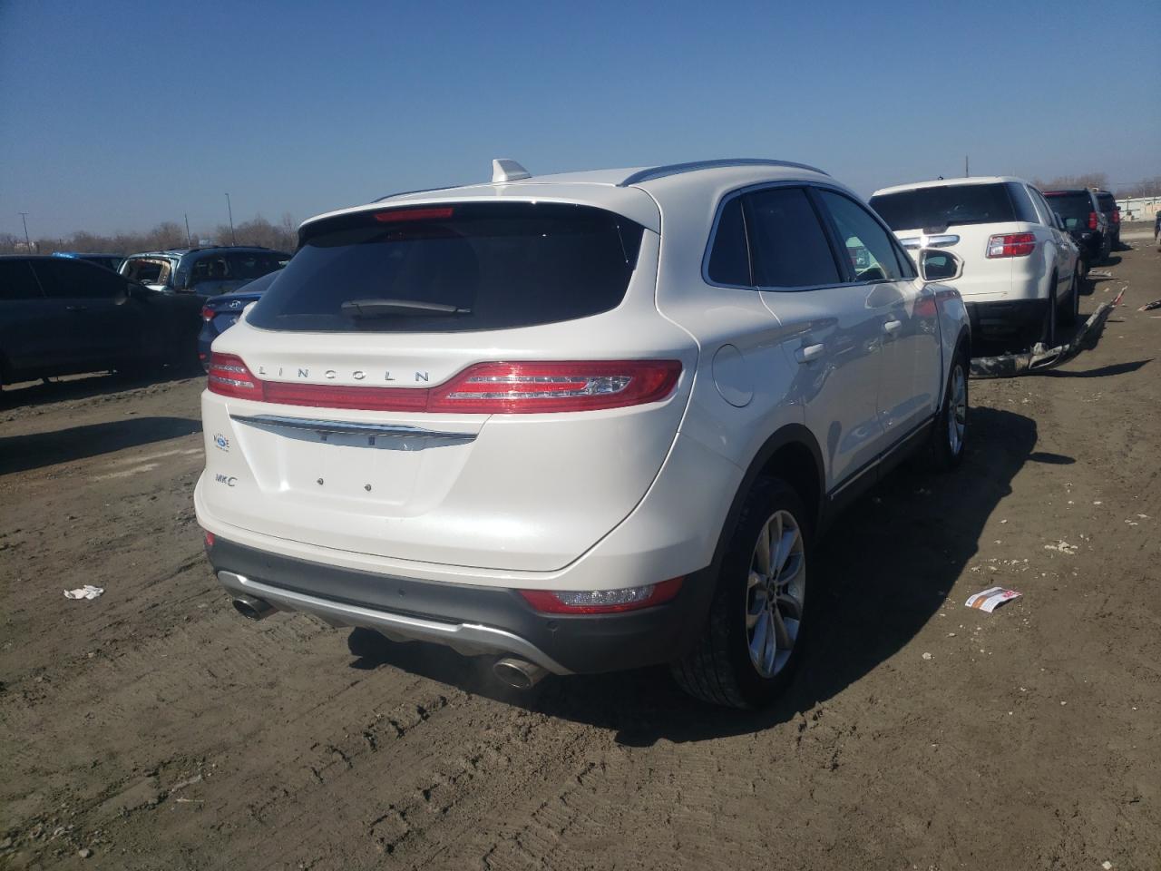 Photo 4 from auction – 2019 LINCOLN MKC SELECT with VIN 5LMCJ2D96KUL37601