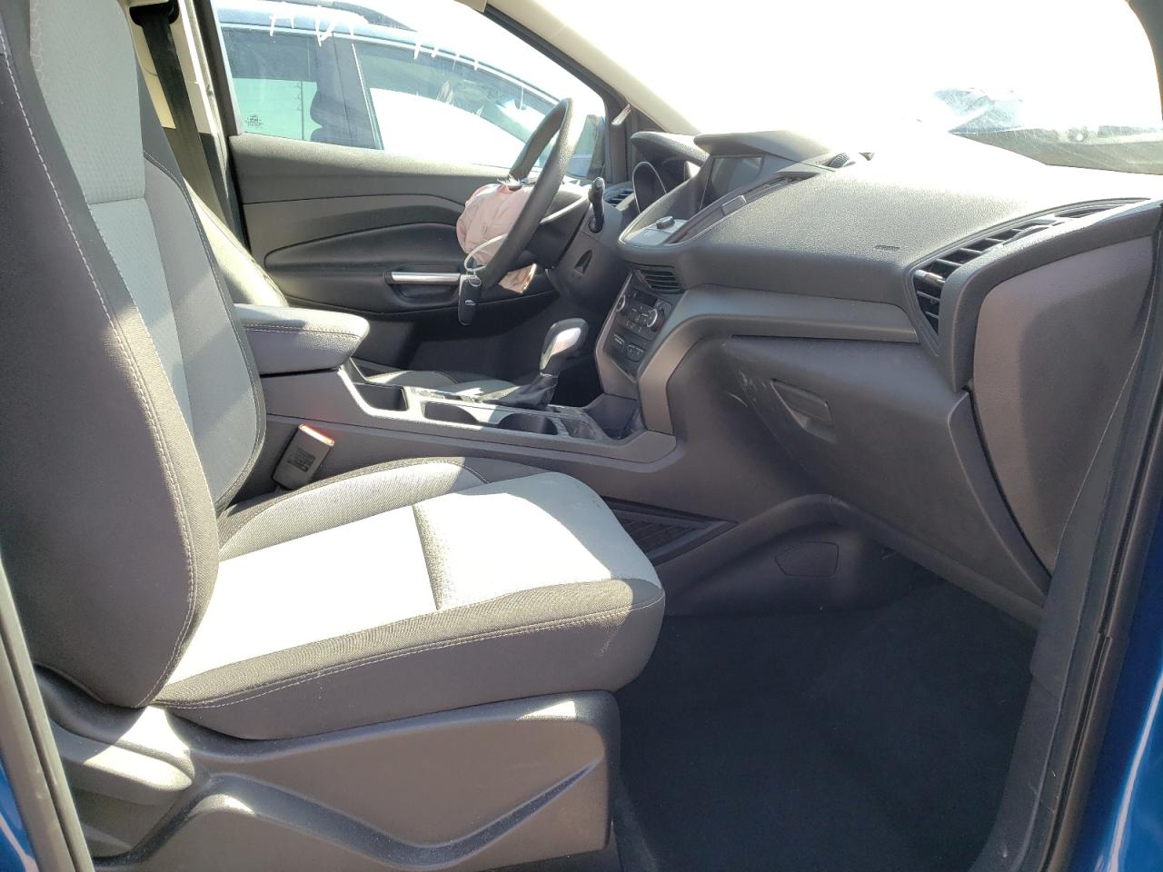 Photo 5 from auction – 2019 FORD ESCAPE SE with VIN 1FMCU0GD8KUA72467